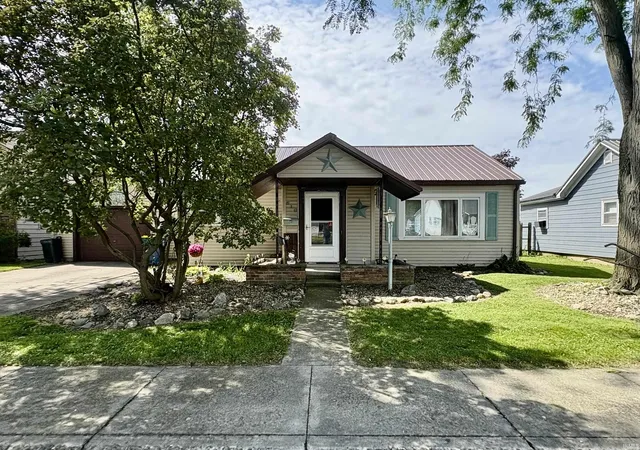 Photo 1 of Manufactured home for sale at 516 E Townley St, Bluffton, IN 46714 | MLS# 202634508 | Listing updated on 2026-10-06