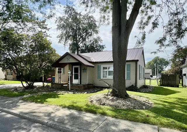 Photo 3 of Manufactured home for sale at 516 E Townley St, Bluffton, IN 46714 | MLS# 202634508 | Listing updated on 2026-10-06