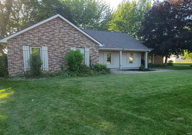 Photo 3 of Sale Pending at 1409 Willow Dr, Auburn, IN 46706 | MLS# 202634523 | Listing updated on 2026-09-07