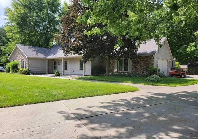 Photo 4 of Sale Pending at 1409 Willow Dr, Auburn, IN 46706 | MLS# 202634523 | Listing updated on 2026-09-07