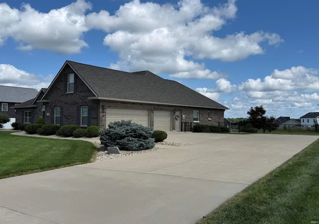 Photo 2 of Manufactured home for sale at 1109 S Deer Run, Ellettsville, IN 47429 | MLS# 202634526 | Listing updated on 2026-09-09