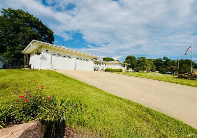 Photo 4 of Manufactured home for sale at 104 Inman Ct, Bedford, IN 47421 | MLS# 202634533 | Listing updated on 2026-09-09