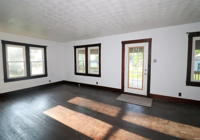 Photo 3 of Sale Pending at 323 E Water St, Hartford City, IN 47348 | MLS# 202634561 | Listing updated on 2026-09-05