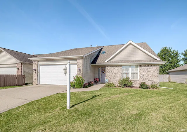 Photo 2 of Manufactured home for sale at 729 Browning St, Columbia City, IN 46725 | MLS# 202634565 | Listing updated on 2026-09-14