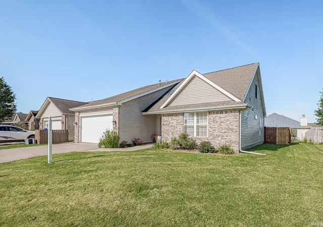 Photo 3 of Manufactured home for sale at 729 Browning St, Columbia City, IN 46725 | MLS# 202634565 | Listing updated on 2026-09-14