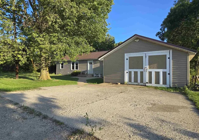 Photo 3 of Sale Pending at 4010 E 600 N Rd, Churubusco, IN 46723 | MLS# 202634567 | Listing updated on 2026-09-17