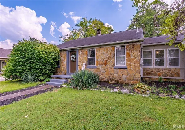 Photo 4 of Sale Pending at 7401 Adams Ave, Evansville, IN 47715 | MLS# 202634576 | Listing updated on 2026-10-12