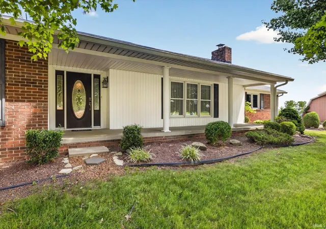 Photo 3 of Sale Pending at 804 Se 11Th St, Washington, IN 47501 | MLS# 202634598 | Listing updated on 2026-09-01