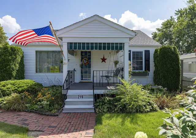 Photo 1 of Sale Pending at 219 W La Salle Ave, Mishawaka, IN 46545 | MLS# 202634602 | Listing updated on 2026-09-15