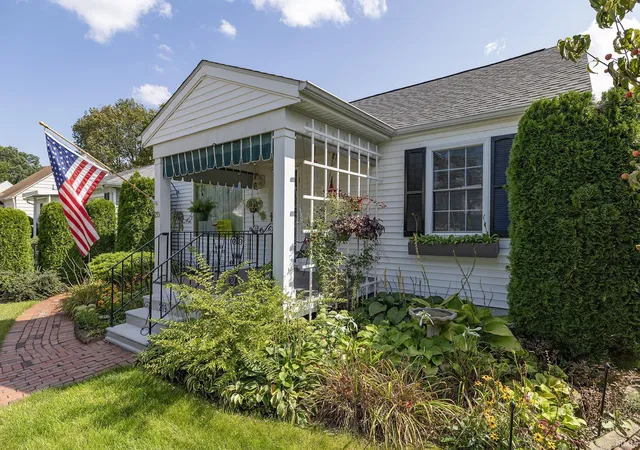 Photo 2 of Sale Pending at 219 W La Salle Ave, Mishawaka, IN 46545 | MLS# 202634602 | Listing updated on 2026-09-15