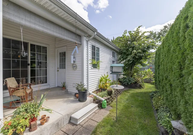 Photo 3 of Sale Pending at 219 W La Salle Ave, Mishawaka, IN 46545 | MLS# 202634602 | Listing updated on 2026-09-15