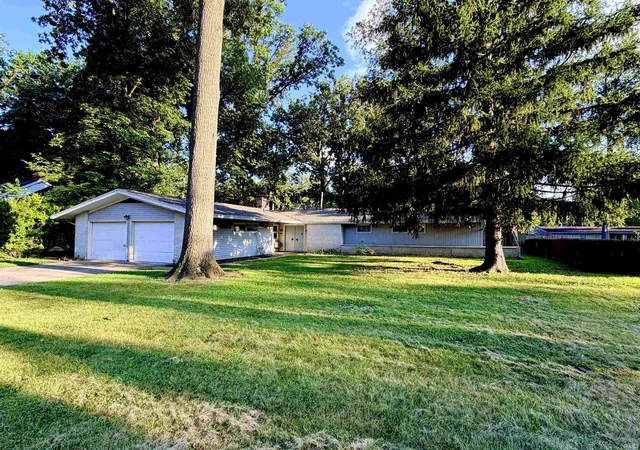 Photo 2 of Sale Pending at 4210 Victoria Dr, Fort Wayne, IN 46815 | MLS# 202634609 | Listing updated on 2026-09-11