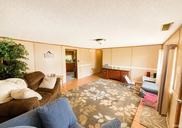 Photo 2 of Sale Pending at 816 S Williams St, Bluffton, IN 46714 | MLS# 202634620 | Listing updated on 2026-09-22