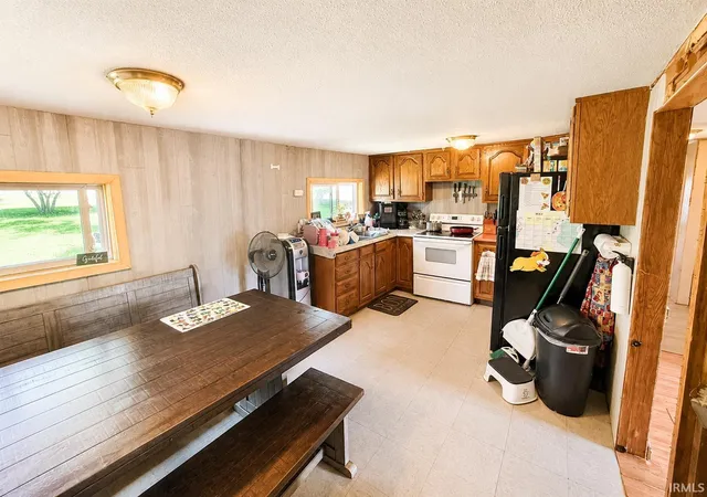 Photo 3 of Sale Pending at 816 S Williams St, Bluffton, IN 46714 | MLS# 202634620 | Listing updated on 2026-09-22