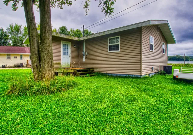 Photo 3 of Manufactured home for sale at 8861 S Jannie Ln, Silver Lake, IN 46982 | MLS# 202634624 | Listing updated on 2026-09-30
