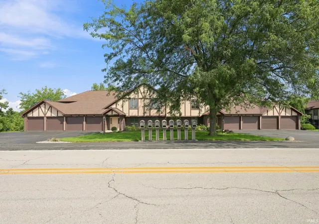 Photo 3 of Sale Pending at 231 W Madison St #4, Bluffton, IN 46714 | MLS# 202634633 | Listing updated on 2026-09-28