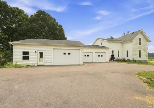 Photo 3 of Sale Pending at 1052 N 75 E Rd, Albion, IN 46701 | MLS# 202634644 | Listing updated on 2026-09-17