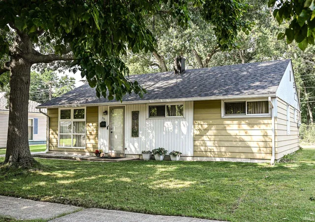 Photo 2 of Manufactured home for sale at 333 Manchester Dr, South Bend, IN 46615 | MLS# 202634654 | Listing updated on 2026-08-31