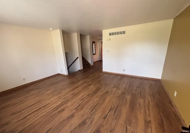 Photo 3 of Sale Pending at 5117 Idlewood Dr, South Bend, IN 46619 | MLS# 202634677 | Listing updated on 2026-10-04