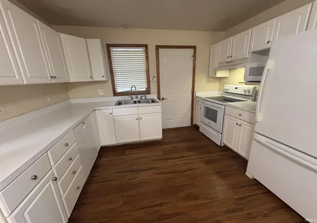 Photo 3 of Sale Pending at 5117 Idlewood Dr, South Bend, IN 46619 | MLS# 202634677 | Listing updated on 2026-10-04