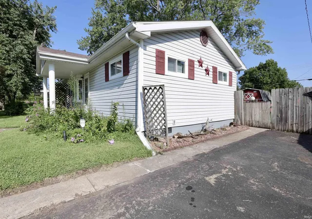 Photo 3 of Manufactured home for sale at 1408 E 24th St, Muncie, IN 47302 | MLS# 202634680 | Listing updated on 2026-08-25