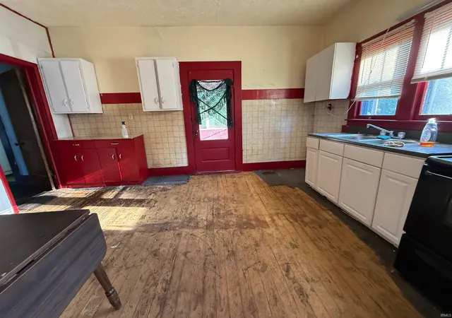 Photo 3 of Sale Pending at 1414 E Poplar St, Petersburg, IN 47567 | MLS# 202634710 | Listing updated on 2026-08-25