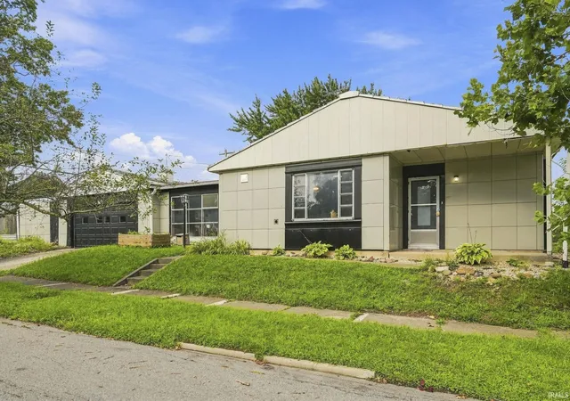 Manufactured home for sale at 1928 Glenwood Ave, Fort Wayne, IN 46805-2759 | MLS# 202634722