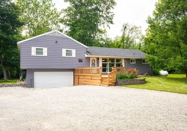 Photo 1 of Sale Pending at 11866 N 300 E, Roanoke, IN 46783 | MLS# 202634728 | Listing updated on 2026-09-21