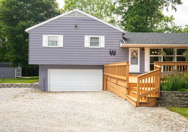 Photo 2 of Sale Pending at 11866 N 300 E, Roanoke, IN 46783 | MLS# 202634728 | Listing updated on 2026-09-21