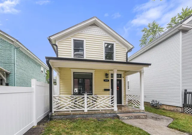 Manufactured home for sale at 824 Lavina St, Fort Wayne, IN 46802 | MLS# 202634735
