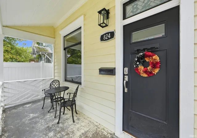 Photo 2 of Manufactured home for sale at 824 Lavina St, Fort Wayne, IN 46802 | MLS# 202634735 | Listing updated on 2026-09-09
