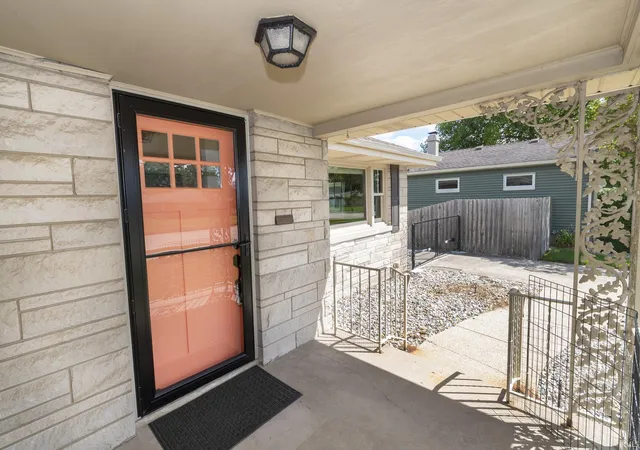 Photo 2 of Sale Pending at 610 W 11th St, Mishawaka, IN 46544 | MLS# 202634746 | Listing updated on 2026-08-27