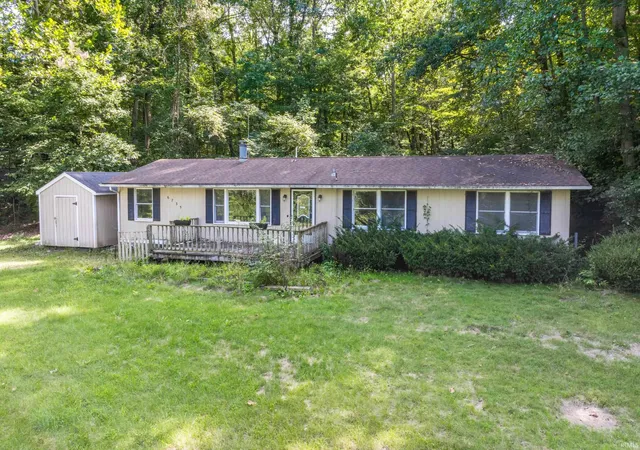 Photo 3 of Manufactured home for sale at 6735 E South Barbee Dr, Pierceton, IN 46562 | MLS# 202634756 | Listing updated on 2026-09-22