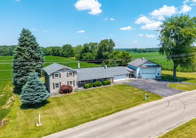 Photo 3 of Manufactured home for sale at 5726 E 800 N, Syracuse, IN 46567 | MLS# 202634761 | Listing updated on 2026-09-15