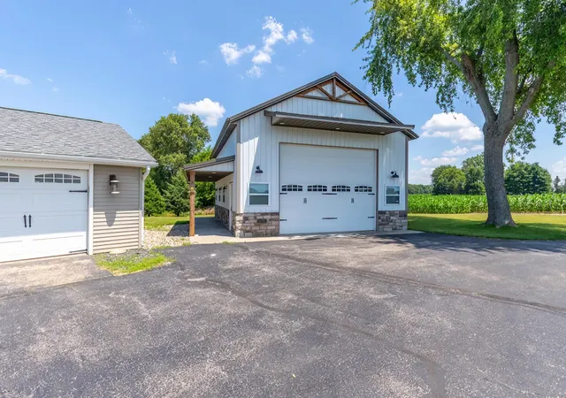 Photo 4 of Manufactured home for sale at 5726 E 800 N, Syracuse, IN 46567 | MLS# 202634761 | Listing updated on 2026-09-15