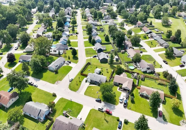 Photo 4 of Sale Pending at 417 W Woodcreek Dr, Ossian, IN 46777 | MLS# 202634764 | Listing updated on 2026-09-07