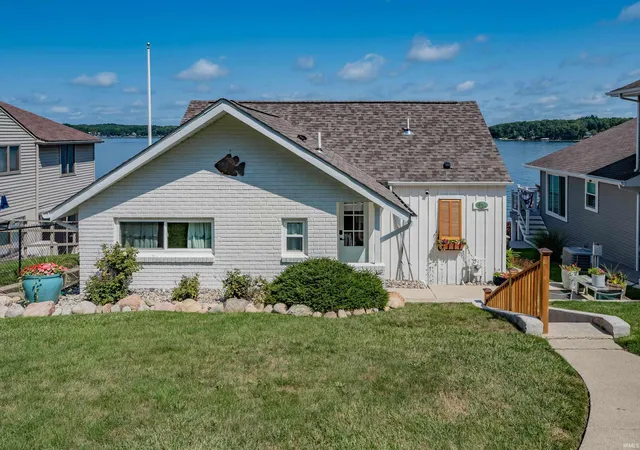 Photo 4 of Manufactured home for sale at 824 South Clear Lake Dr, Fremont, IN 46737 | MLS# 202634767 | Listing updated on 2026-10-07