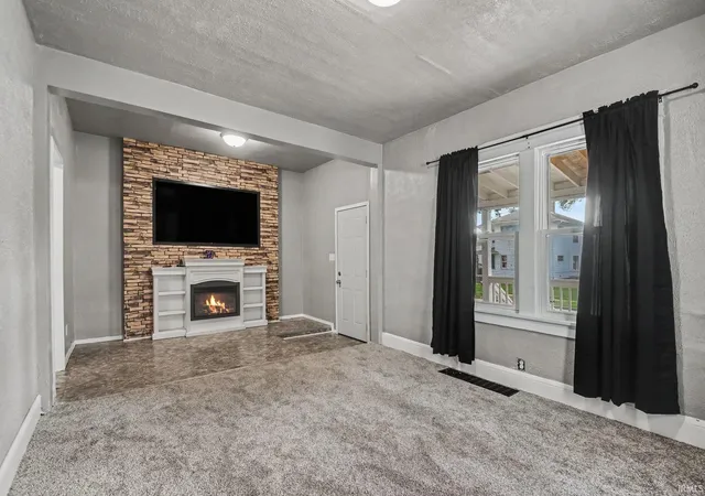 Photo 3 of Sale Pending at 1119 E Bowman St, South Bend, IN 46613 | MLS# 202634777 | Listing updated on 2026-10-03
