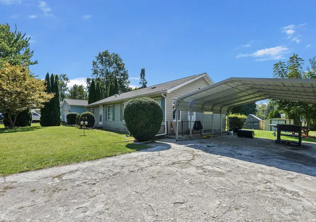 Photo 3 of Sale Pending at 711 Arehart St, Goshen, IN 46528 | MLS# 202634784 | Listing updated on 2026-09-17