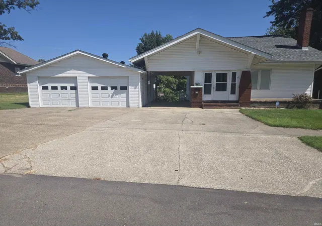 Manufactured home for sale at 526 E Washington St, Oakland City, IN 47660 | MLS# 202634807