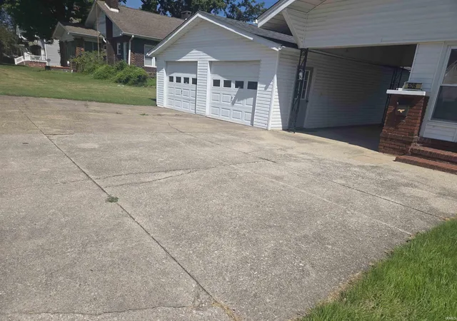 Photo 4 of Manufactured home for sale at 526 E Washington St, Oakland City, IN 47660 | MLS# 202634807 | Listing updated on 2026-09-20