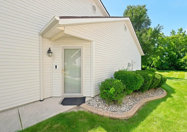 Photo 3 of Condo for sale at 9011 Falcons Run, Fort Wayne, IN 46825 | MLS# 202634817 | Listing updated on 2026-09-20