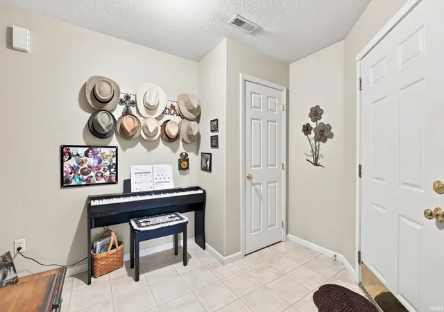 Photo 3 of Condo for sale at 9011 Falcons Run, Fort Wayne, IN 46825 | MLS# 202634817 | Listing updated on 2026-09-20