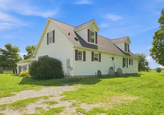 Photo 3 of Manufactured home for sale at 5321 E State Road 124, Wabash, IN 46992 | MLS# 202634820 | Listing updated on 2026-09-21