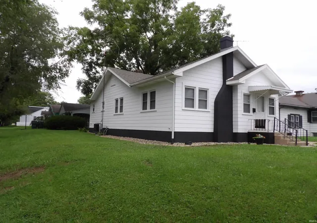 Photo 2 of Manufactured home for sale at 301 N Light St, Muncie, IN 47303 | MLS# 202634823 | Listing updated on 2026-09-18
