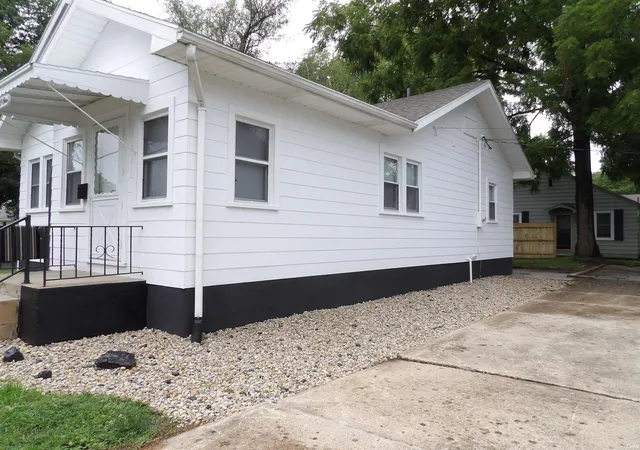 Photo 3 of Manufactured home for sale at 301 N Light St, Muncie, IN 47303 | MLS# 202634823 | Listing updated on 2026-09-18