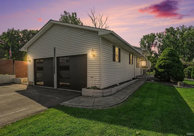 Photo 2 of Manufactured home for sale at 9285 E Sleepy Hollow Pkwy, Cromwell, IN 46732 | MLS# 202634831 | Listing updated on 2026-09-27