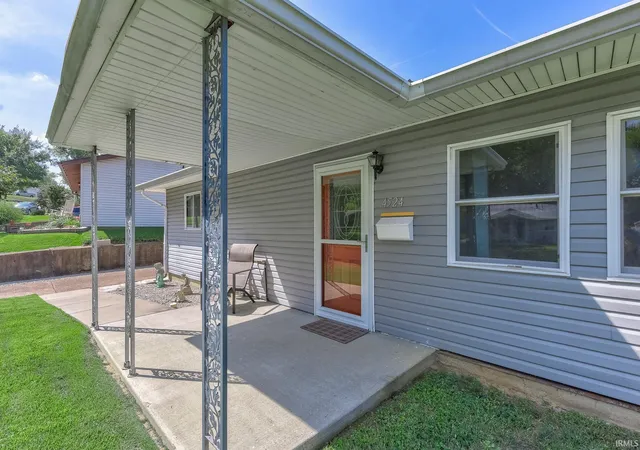Photo 3 of Manufactured home for sale at 4524 Meadowridge Rd, Evansville, IN 47710 | MLS# 202634837 | Listing updated on 2026-09-11
