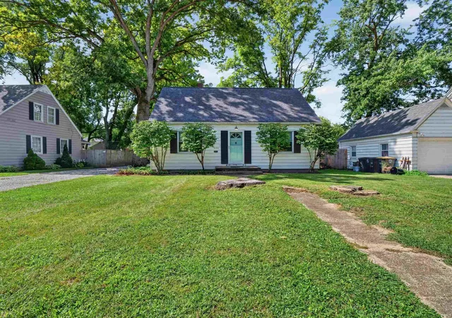 Manufactured home for sale at 2127 Wawonaissa Trl, Fort Wayne, IN 46809 | MLS# 202634858