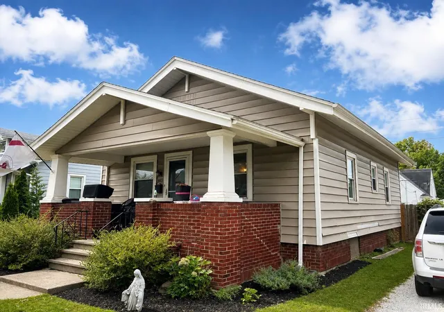 Photo 1 of Sale Pending at 805 Pasadena Dr, Fort Wayne, IN 46807 | MLS# 202634870 | Listing updated on 2026-08-27